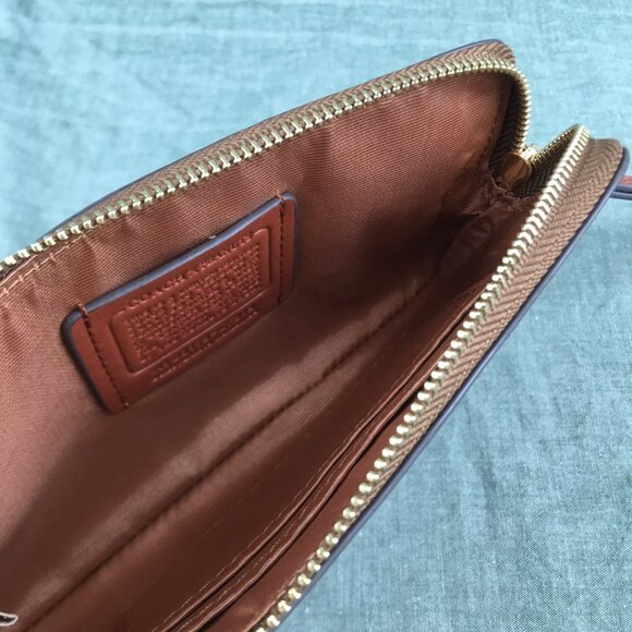 Coach X Peanuts Corner Zip Wristlet Wallet With Snoopy & Woodstock - Picture 9 of 10